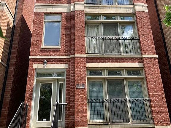 3rd image of 3303 S Michigan Ave #3