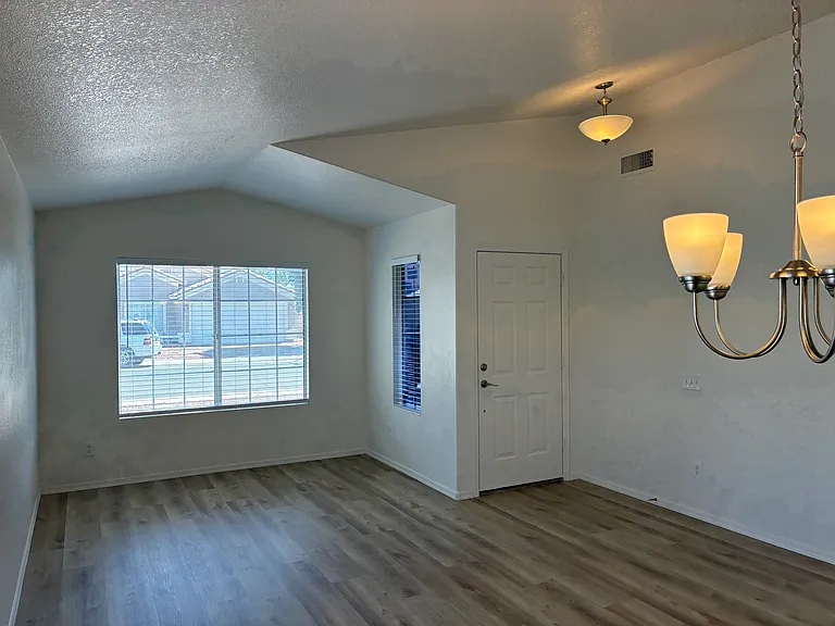 10422 W Windsor Blvd — Photo 11