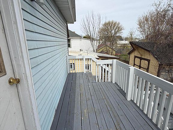 3rd image of 36 Champlain St