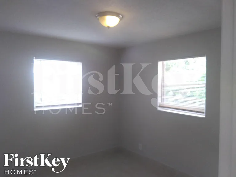 3740 NW 4th Pl — Photo 9