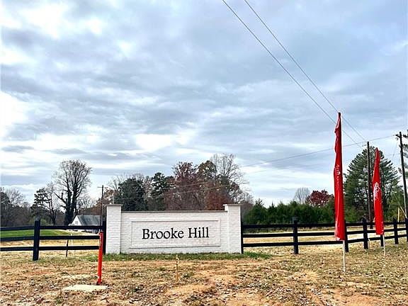 3rd image of 431 Brooke Hill Dr