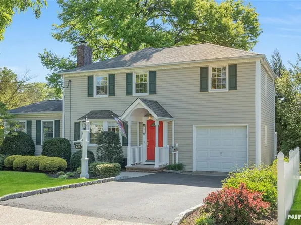 678 Millbrook Rd, River Edge, NJ 07661