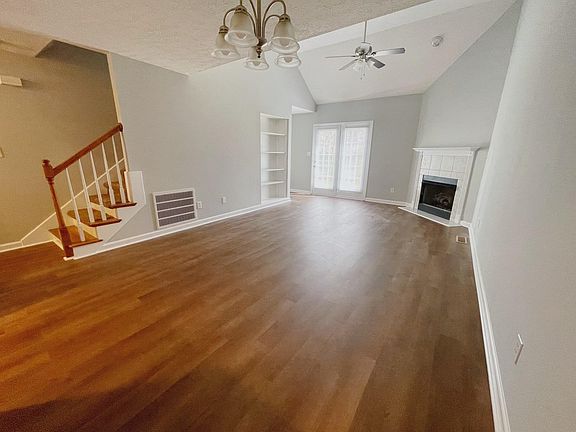 4th image of 954 Riverbend St
