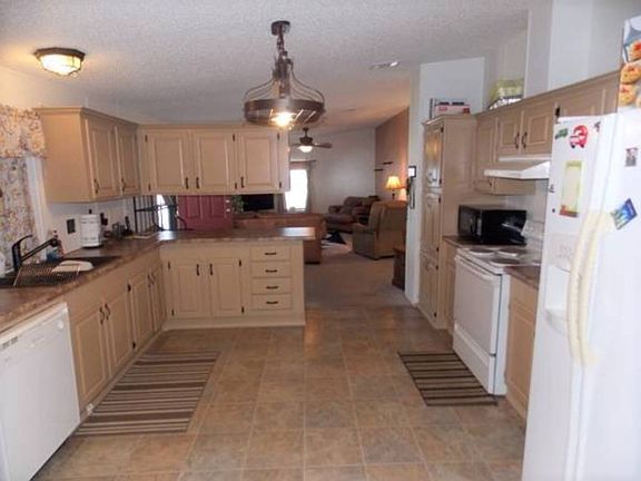 4th image of 743 Gladiola Dr