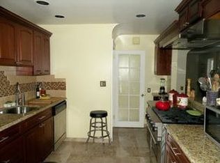 1012 Grace Ter, Teaneck, NJ 07666