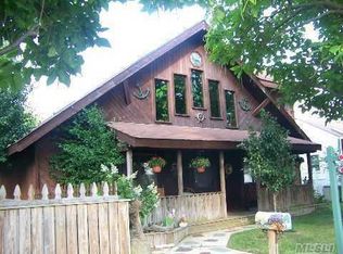 948 S 5th St, Lindenhurst, NY 11757