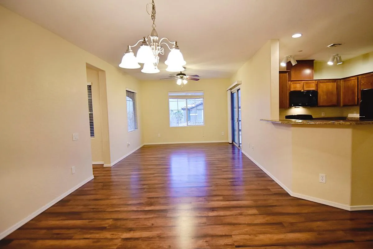 3 bed, 1475 sqft, $1,975 — Photo 2