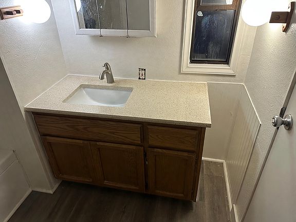 3rd image of 305 8th St #2