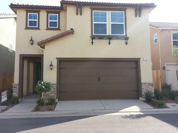 1525 N Piccadilly Ln, Clovis, CA 93619