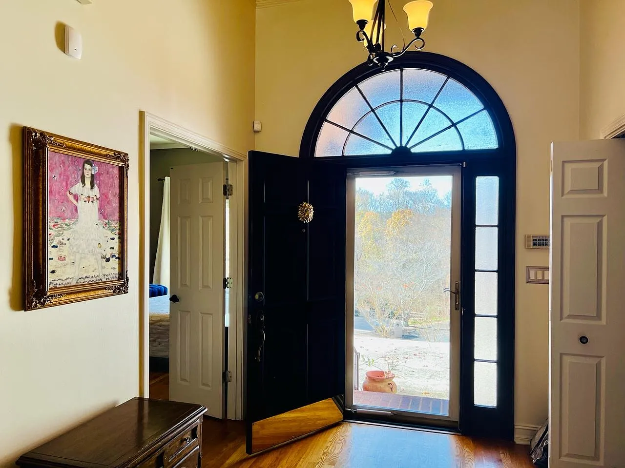 5 bed, 4998 sqft, $3,850 — Photo 2