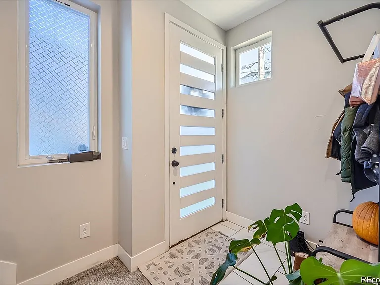 1272 Yates St #6 — Photo 4
