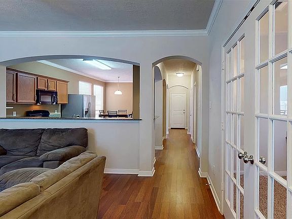 4th image of 908 Eagle Ave