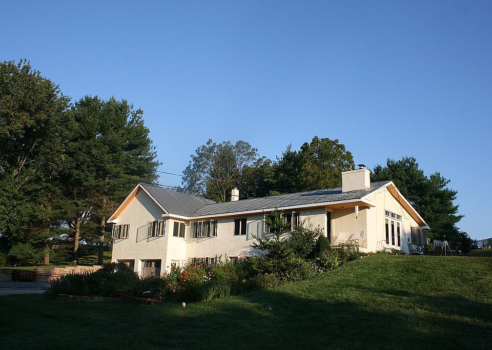 2nd image of 216 McCue Rd