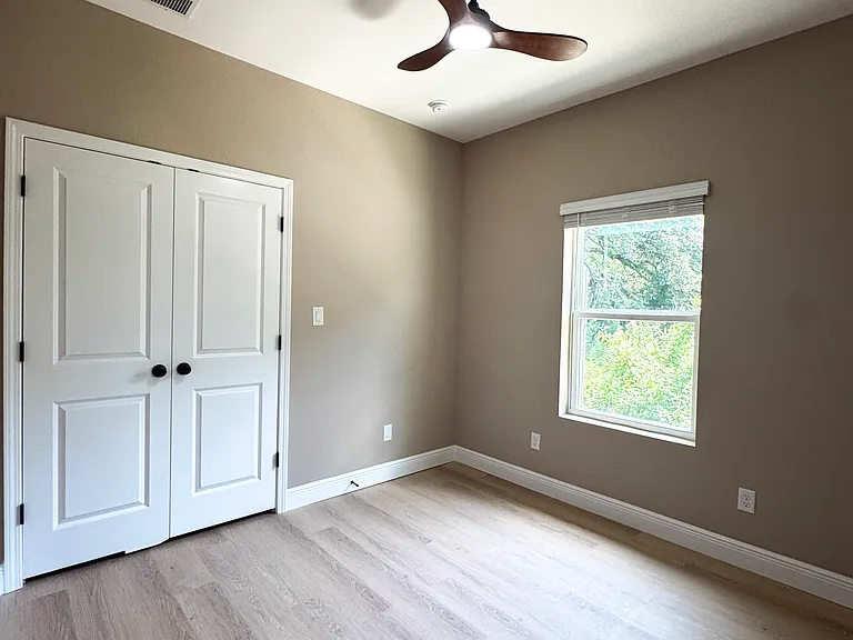 504 E Burgess Rd #C — Photo 28