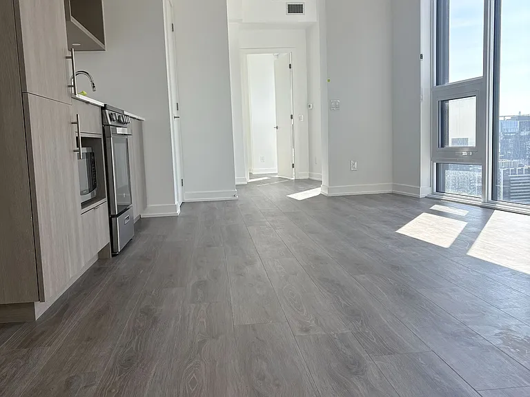 100 Queen St E #3506 — Photo 9