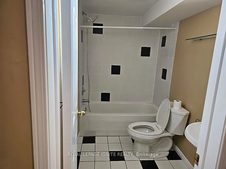 8 Mid Pines Rd #BASEMENT — Photo 3
