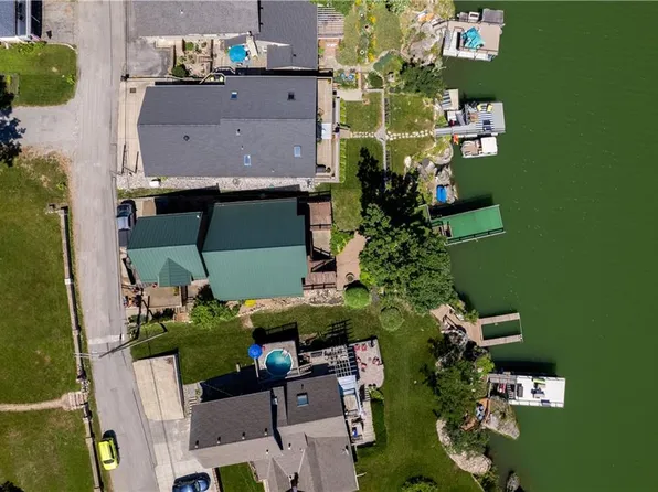 27 Beach Dr, Lake Tapawingo, MO 64015