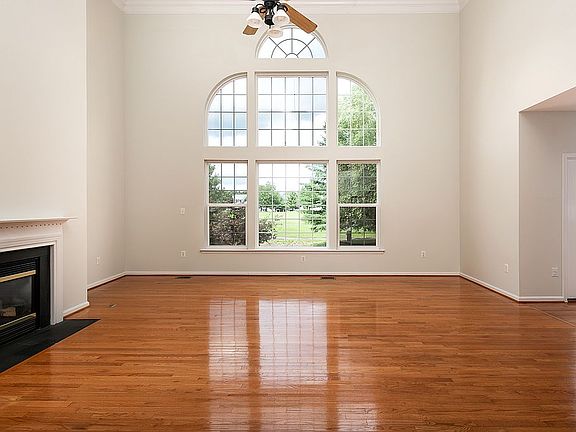 4th image of 14328 Chalfont Dr