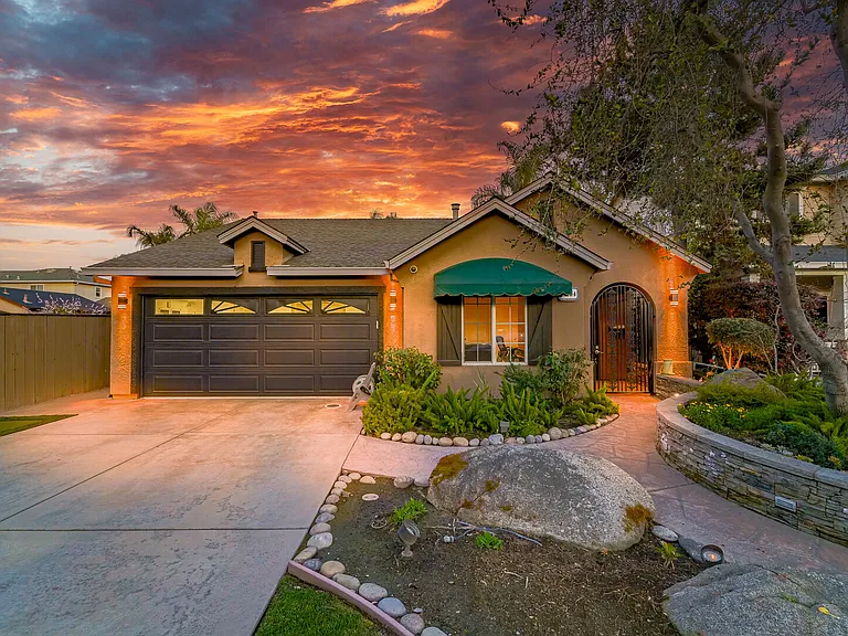 Montara Dr — Photo 31