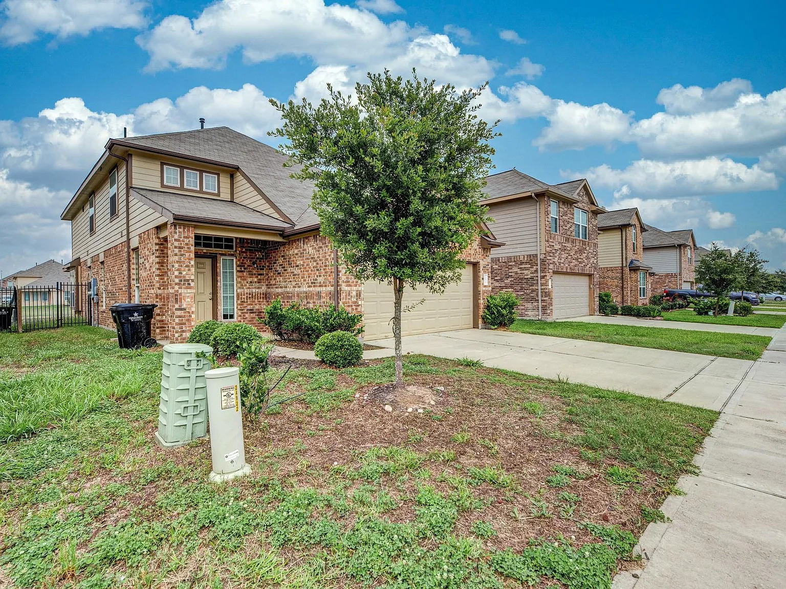 4 bed, 2.5 bath, 2890 sqft, $2,450 — Photo 3