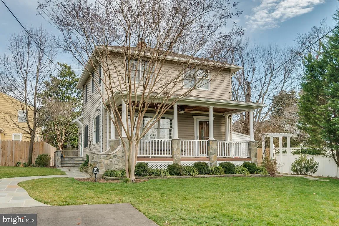3 bed, 2.0 bath, 1392 sqft, $4,500 — Photo 1