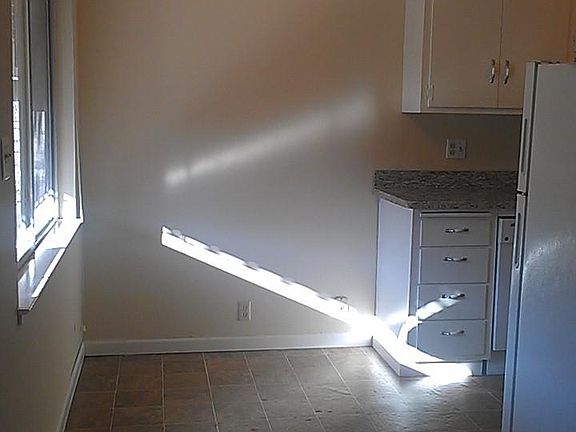 2nd image of 540 University Dr APT 3