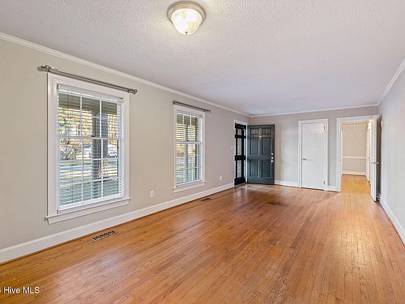 4th image of 100 Lindenwood Drive
