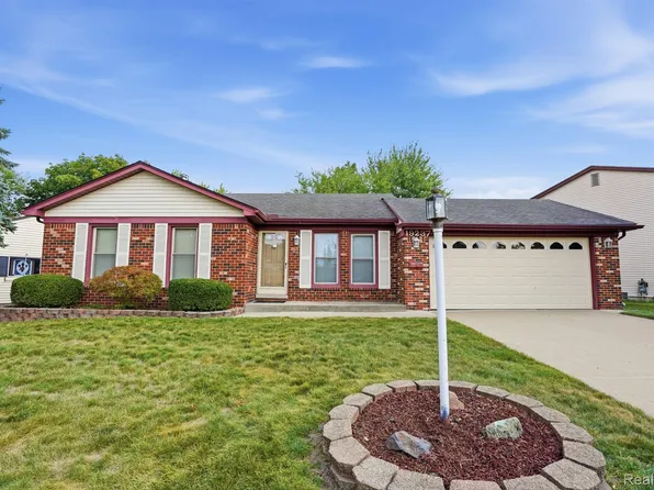 19237 Arlington Dr, Woodhaven, MI 48183