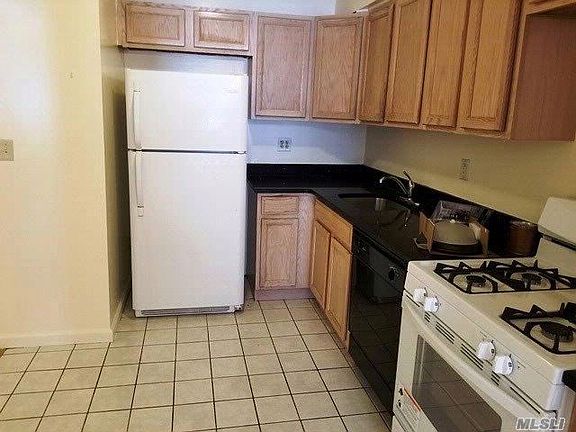 3rd image of 8284 Country Pointe Cir