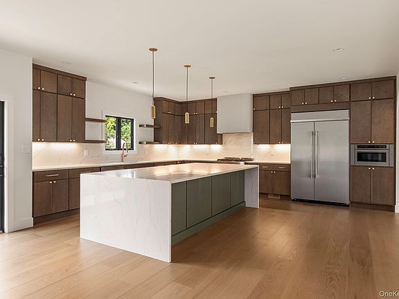 2nd image of 555 Marian Court