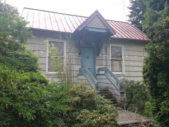 713 N 73rd St, Seattle, WA 98103