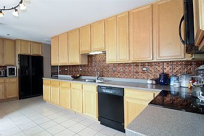 3rd image of 77 S Evergreen Ave Unit 601