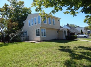 8 Butler Ln, Levittown, NY 11756