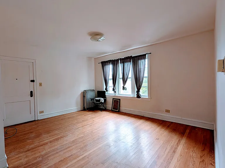 3637 W Cullom Ave #3 — Photo 2