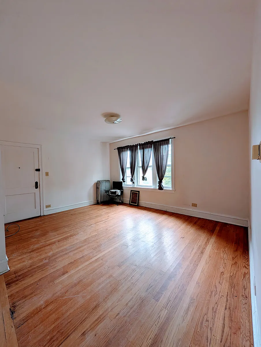 Building Photo - 3637 W Cullom Ave #3