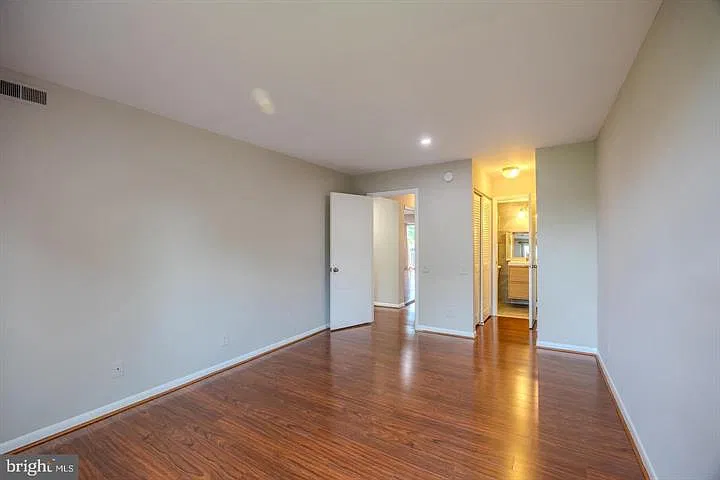 2 bed, 1058 sqft, $2,350 — Photo 4