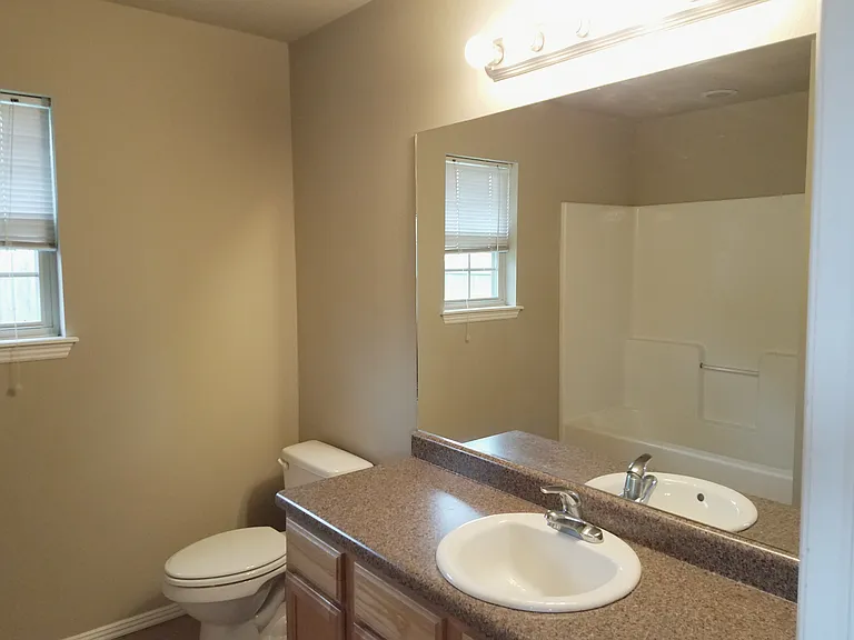 1260 Cordova St — Photo 6