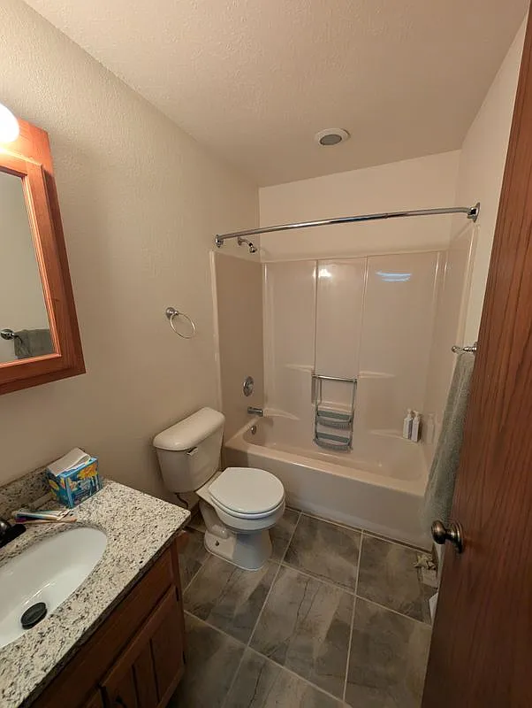 2 bed, 2.0 bath, 1600 sqft, $2,200 — Photo 2