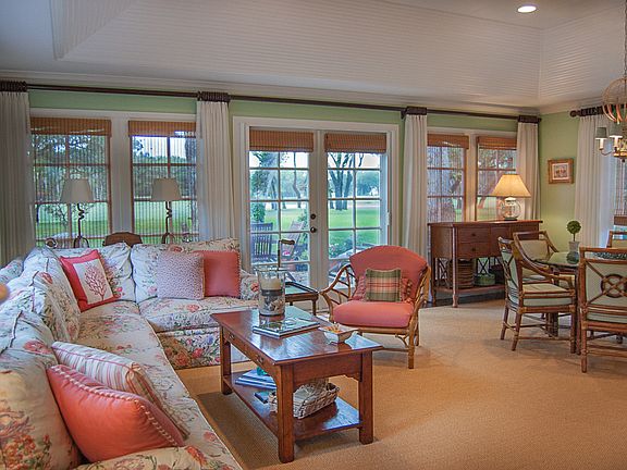5th image of 261 Silver Moss Dr