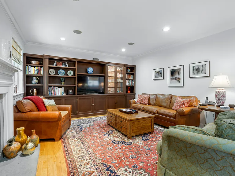 525 Carroll Ave — Photo 14