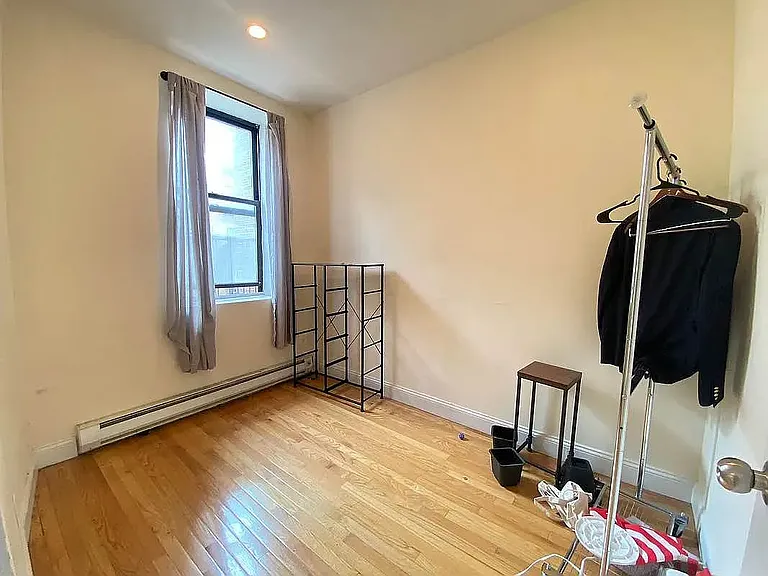 439 W 47th St #3Y — Photo 4