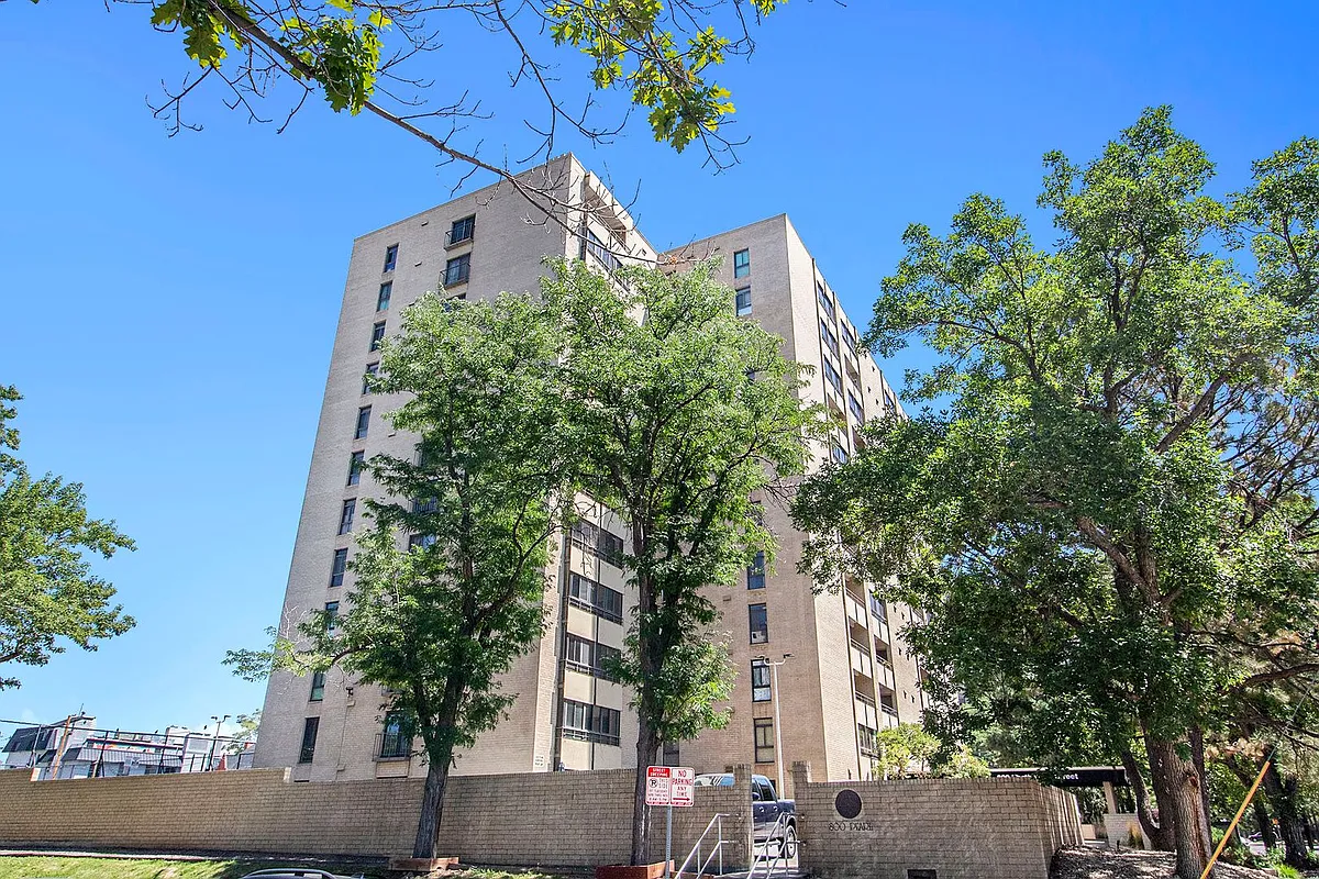 Building Photo - 800 N Pearl St #405
