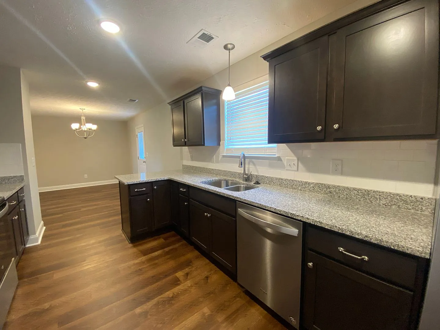 Like New Home for Rent — Photo 2