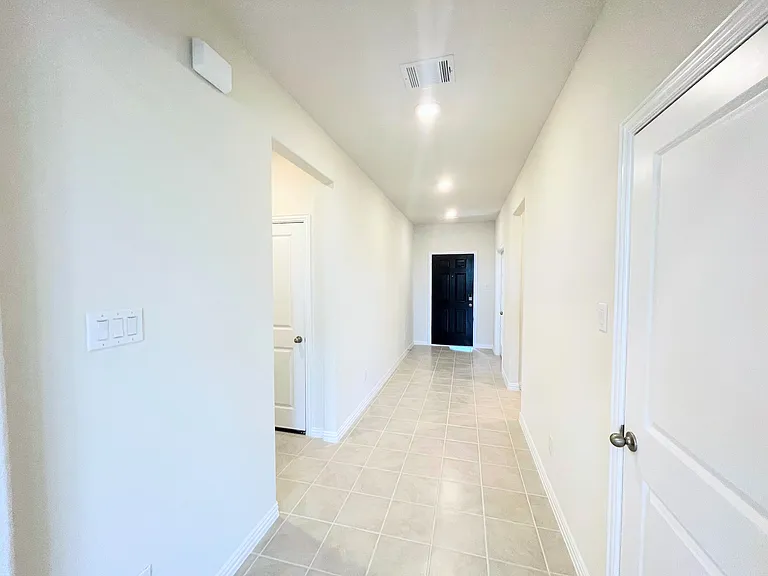 3201 Riverlawn Dr — Photo 10