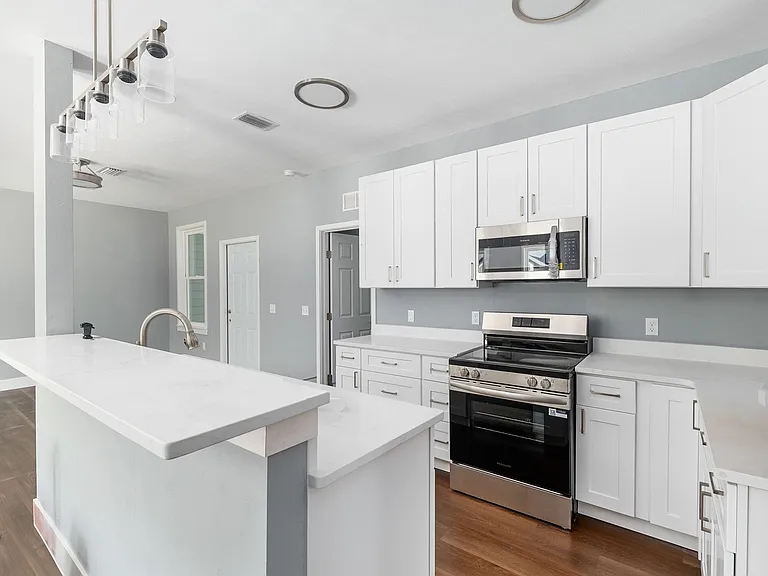 420 NW 3rd Ave — Photo 8