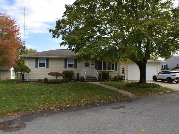 122 Robin Ln, Somerset, MA 02726
