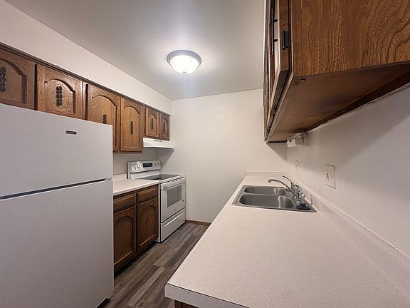 5th image of 2300 Woodrow Ct #3