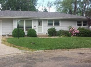 6 Bryan Pl, Charleston, IL 61920