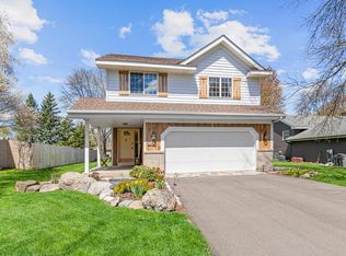 1400 Field Creek Cir, Victoria, MN 55386