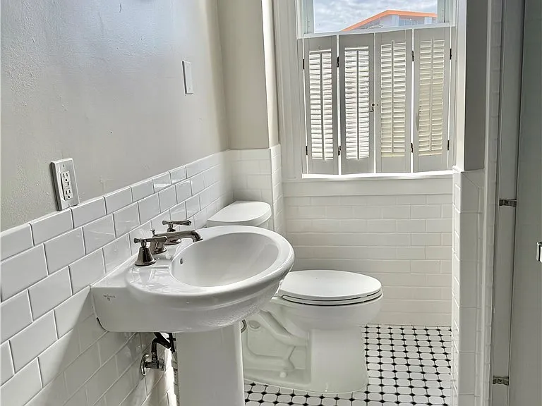 64 Trinity Pl — Photo 13